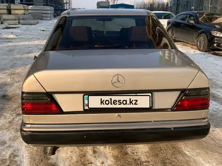 Mercedes-Benz E 220 1992 года за 1 200 000 тг. в Алматы