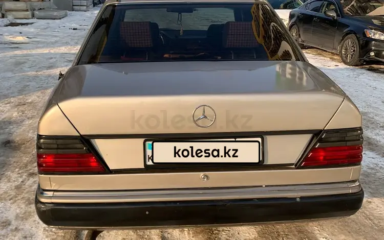 Mercedes-Benz E 220 1992 года за 1 200 000 тг. в Алматы