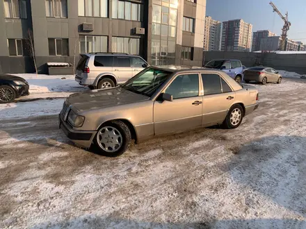 Mercedes-Benz E 220 1992 года за 1 200 000 тг. в Алматы – фото 6