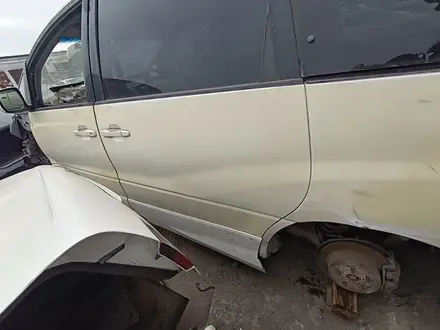 Дверь задняя левая для Toyota Estima за 70 000 тг. в Тараз