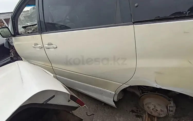 Дверь задняя левая для Toyota Estima за 70 000 тг. в Тараз