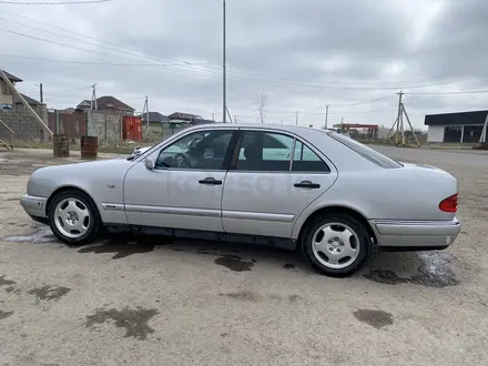 Mercedes-Benz E 230 1996 года за 2 300 000 тг. в Тараз – фото 3