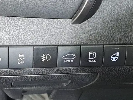 Toyota Camry 2020 года за 12 290 000 тг. в Астана – фото 15