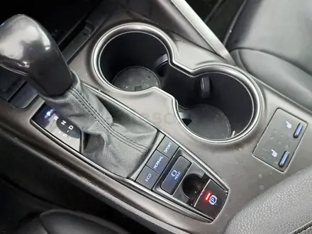 Toyota Camry 2020 года за 12 290 000 тг. в Астана – фото 19