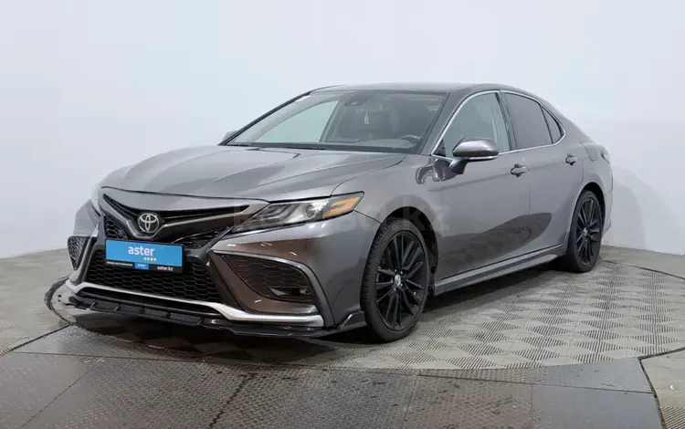 Toyota Camry 2020 года за 12 290 000 тг. в Астана