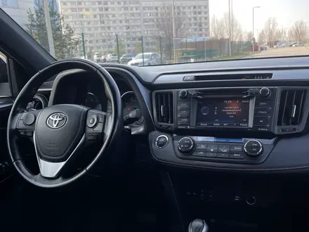 Toyota RAV4 2017 года за 13 100 000 тг. в Алматы – фото 15