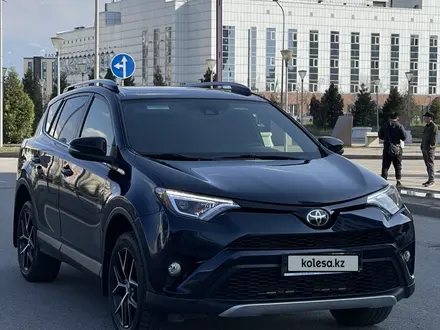 Toyota RAV4 2017 года за 13 100 000 тг. в Алматы – фото 2