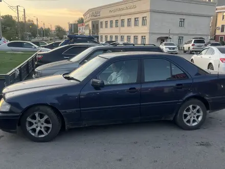 Mercedes-Benz C 180 1996 года за 1 730 000 тг. в Тараз – фото 2