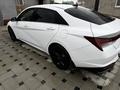 Hyundai Elantra 2022 года за 8 490 000 тг. в Атырау – фото 2