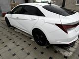 Hyundai Elantra 2022 года за 8 490 000 тг. в Атырау – фото 2