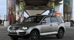 Volkswagen Touareg 2005 года за 6 500 000 тг. в Семей