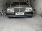 Mercedes-Benz E 200 1990 года за 1 350 000 тг. в Шымкент – фото 2
