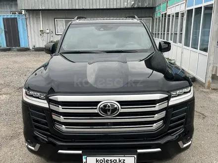 Toyota Land Cruiser 2023 года за 61 000 000 тг. в Алматы – фото 2