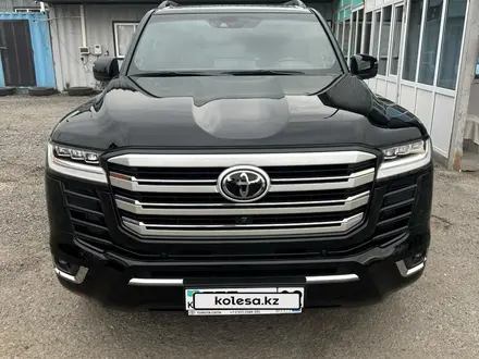 Toyota Land Cruiser 2023 года за 61 000 000 тг. в Алматы