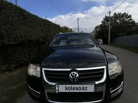 Volkswagen Touareg 2010 года за 8 000 000 тг. в Алматы – фото 10