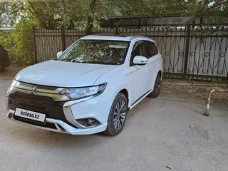 Mitsubishi Outlander, 2022