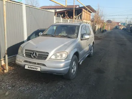 Mercedes-Benz ML 320 1998 года за 3 600 000 тг. в Алматы – фото 3