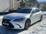 Lexus ES 250 2022 года за 28 000 000 тг. в Шымкент