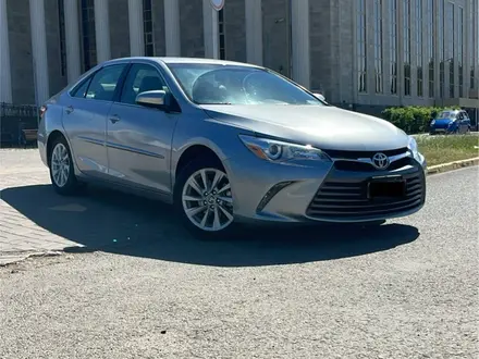 Toyota Camry 2016 года за 7 400 000 тг. в Уральск – фото 2