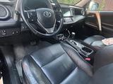 Toyota RAV4 2019 года за 13 400 000 тг. в Атырау – фото 3