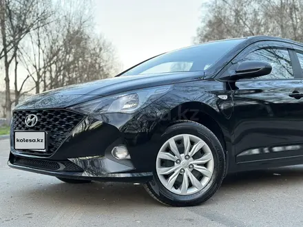 Hyundai Accent 2022 года за 8 199 999 тг. в Алматы – фото 18
