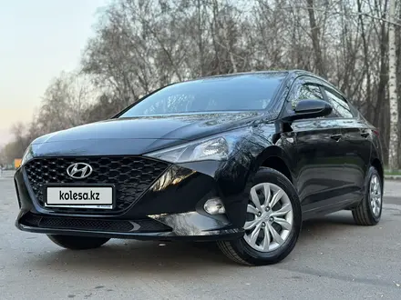 Hyundai Accent 2022 года за 8 199 999 тг. в Алматы – фото 19