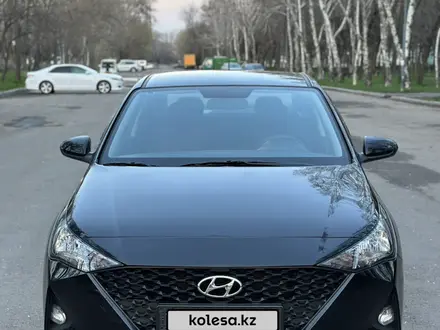 Hyundai Accent 2022 года за 8 199 999 тг. в Алматы – фото 22