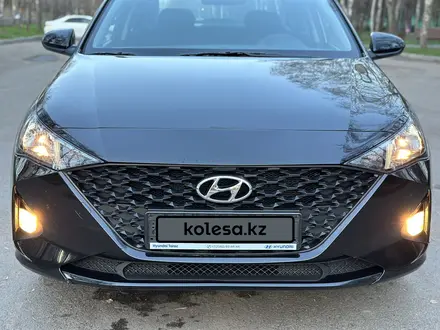 Hyundai Accent 2022 года за 8 199 999 тг. в Алматы – фото 23