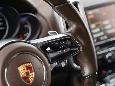 Porsche Cayenne 2014 года за 27 000 000 тг. в Алматы – фото 39