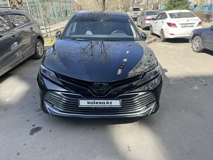 Toyota Camry 2020 года за 15 000 000 тг. в Алматы – фото 2