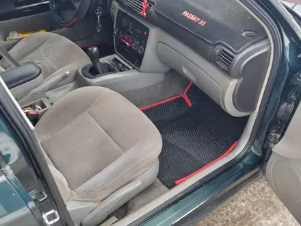 Volkswagen Passat 1997 года за 1 900 000 тг. в Уральск – фото 10