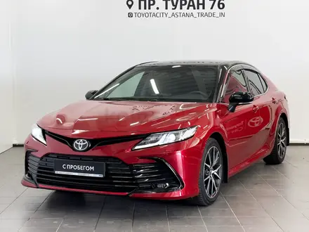 Toyota Camry 2021 года за 13 700 000 тг. в Астана