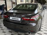 Toyota Camry 2022 года за 14 700 000 тг. в Шымкент