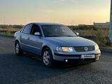 Volkswagen Passat 1998 года за 1 590 000 тг. в Уральск – фото 3