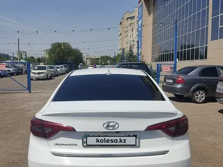 Hyundai Sonata 2015 года за 7 500 000 тг. в Уральск – фото 2