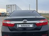 Toyota Camry 2014 года за 5 800 000 тг. в Актобе – фото 5