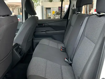 Toyota Hilux Comfort 2025 года за 27 890 000 тг. в Алматы – фото 16
