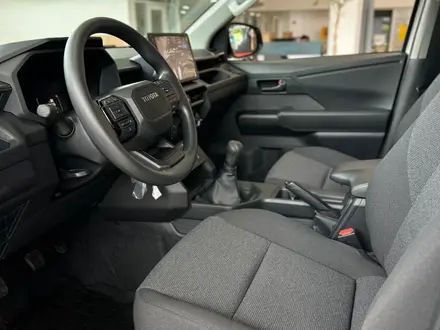 Toyota Hilux Comfort 2025 года за 27 890 000 тг. в Алматы – фото 18