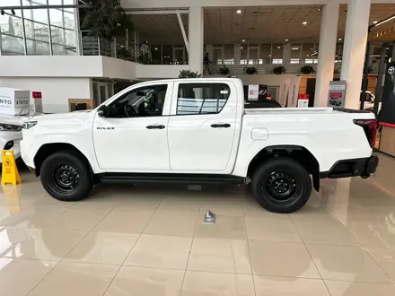 Toyota Hilux Comfort 2025 года за 27 890 000 тг. в Алматы – фото 17