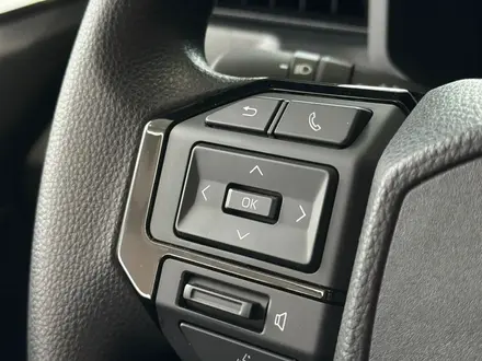 Toyota Hilux Comfort 2025 года за 27 890 000 тг. в Алматы – фото 20