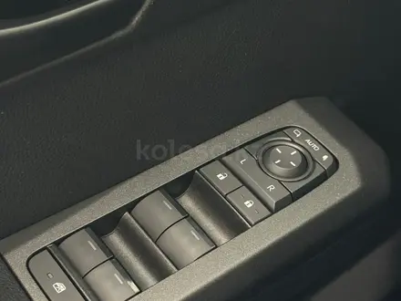 Toyota Hilux Comfort 2025 года за 27 890 000 тг. в Алматы – фото 27