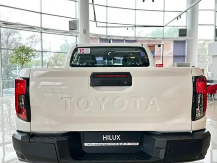 Toyota Hilux Comfort 2025 года за 27 890 000 тг. в Алматы – фото 11