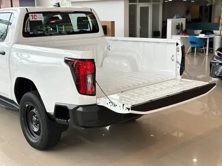 Toyota Hilux Comfort 2025 года за 27 890 000 тг. в Алматы – фото 13