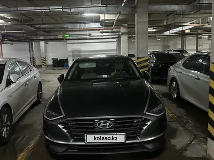 Hyundai Sonata 2023 года за 13 500 000 тг. в Астана – фото 2