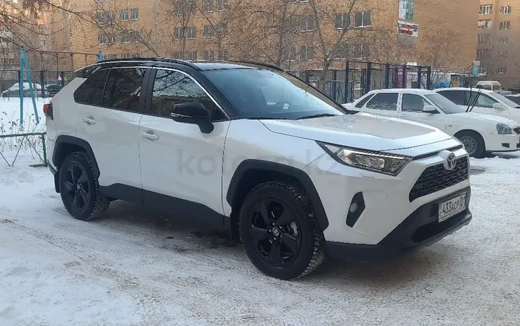 Toyota RAV4 2021 года за 21 400 000 тг. в Астана