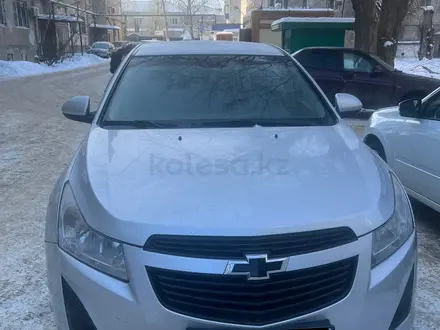 Chevrolet Cruze 2013 года за 3 200 000 тг. в Уральск – фото 2