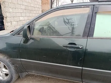 Дверь передняя левая для Lexus RX300 за 50 000 тг. в Тараз
