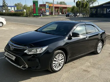 Toyota Camry 2015 года за 10 900 000 тг. в Актобе