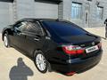Toyota Camry 2015 годаүшін10 900 000 тг. в Актобе – фото 6