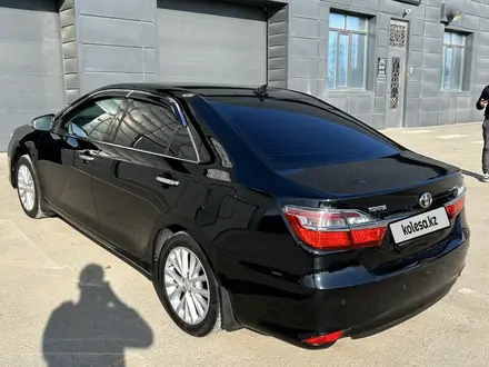 Toyota Camry 2015 года за 10 900 000 тг. в Актобе – фото 6